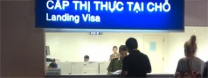 Recebendo o visto no aeroporto vietnamita de desembarque